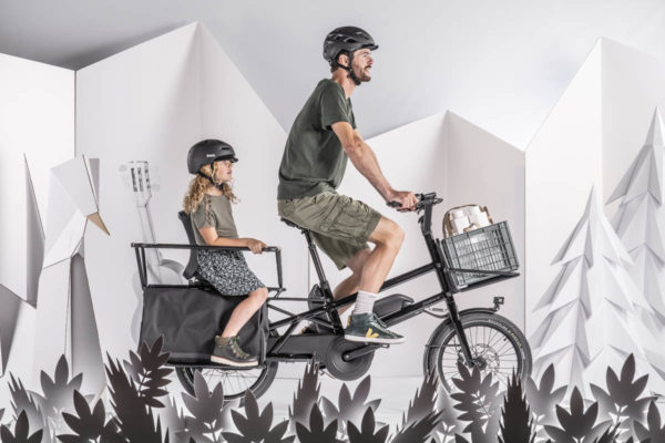 Moustache Lundi 20 e-cargo bike as a family and leisure bike