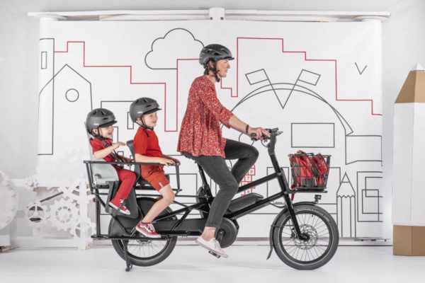 Moustache Lundi 20 e-cargo bike for transporting children