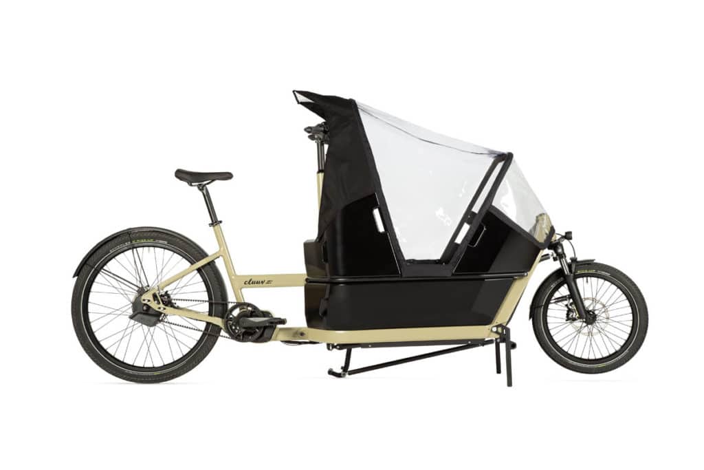 Cluuv E-Cargo e-cargo bike in the "Kids Cabin" variant with rain cover