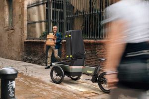 Mate SUV e-cargo bike cargo box with hinged lid