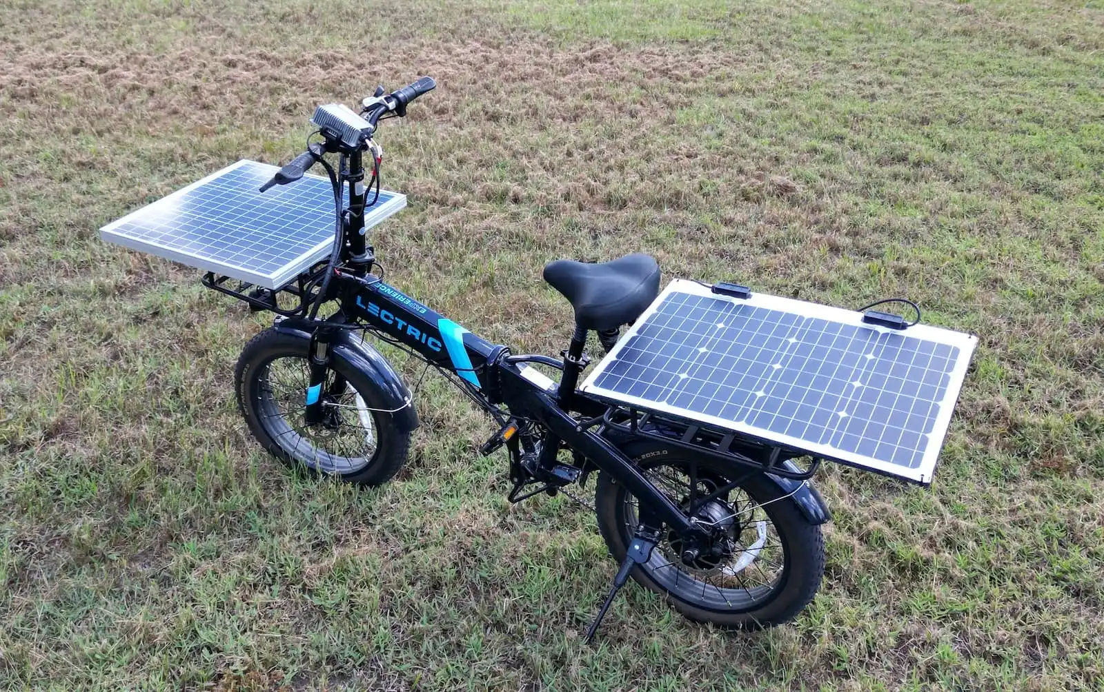 Ebike equipped with solar panels on the racks